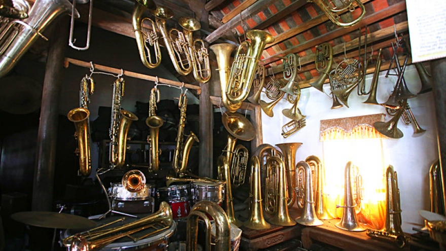 Pham Phao villagers make brass instruments