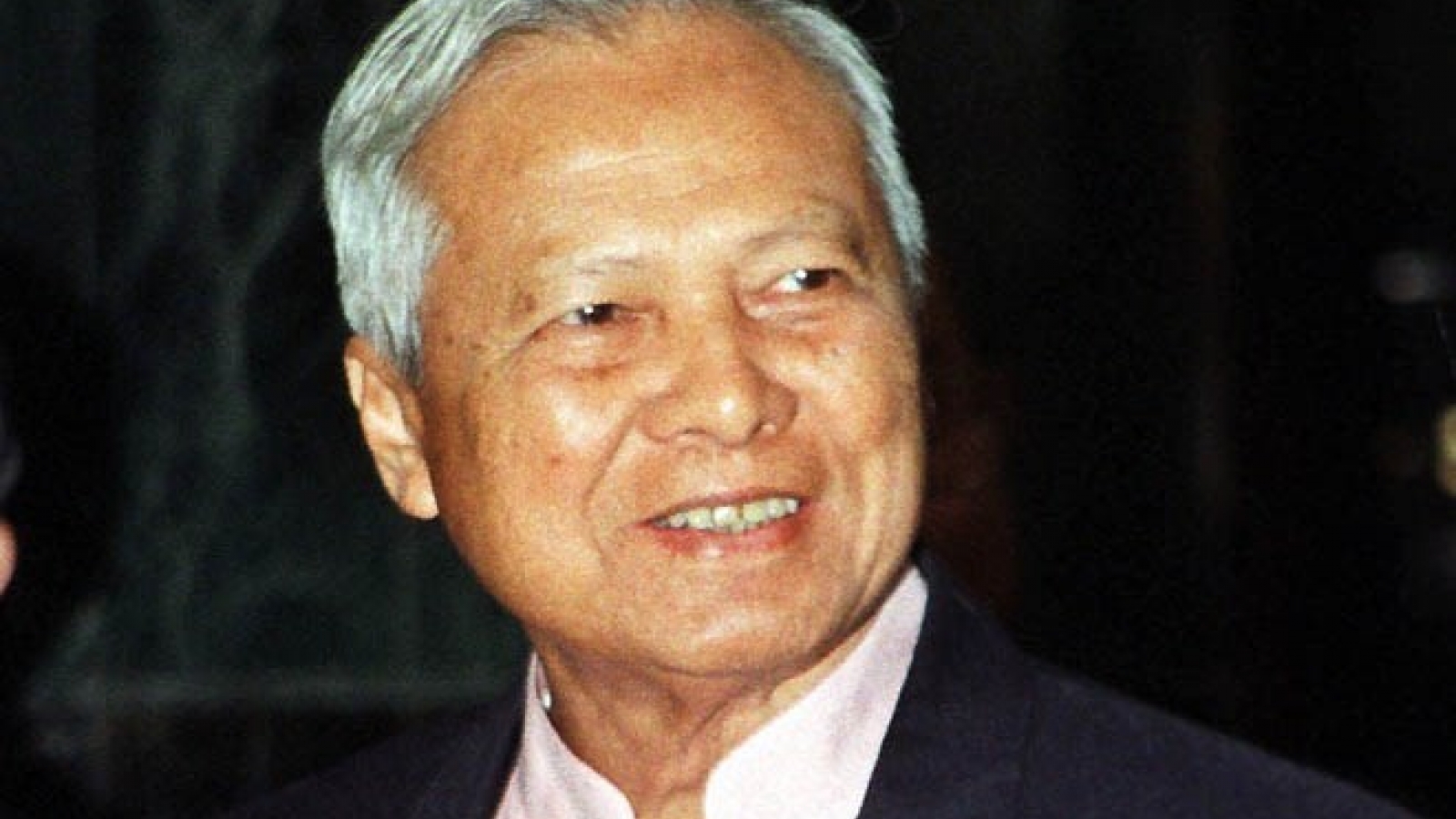 New Thai king reappoints Privy Council Chairman