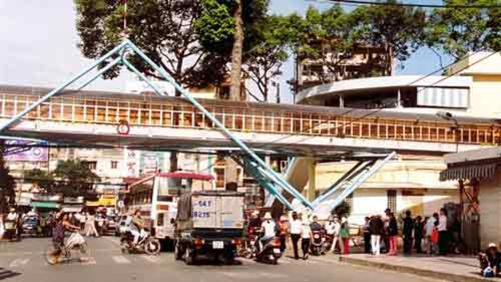 HCM City to build pedestrian bridges