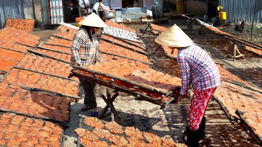 Farmers prepare special food for lunar New Year