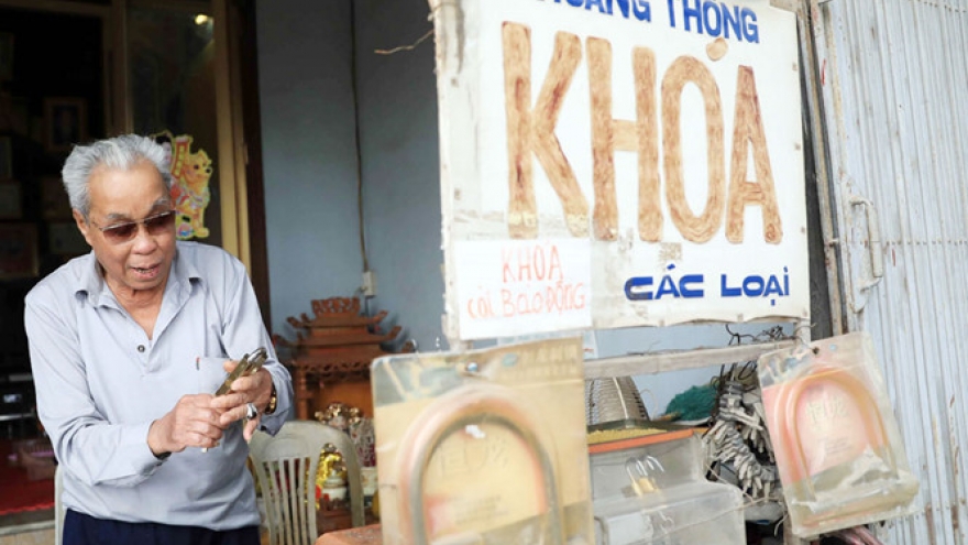 Tuong Chuc village, a lock repair village in Hanoi