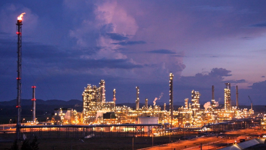 Dung Quat refinery sees 2017 gross profit down on lower oil prices