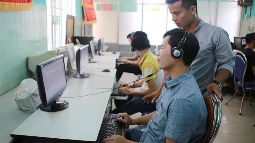 Deaf people continue to face challenges at university