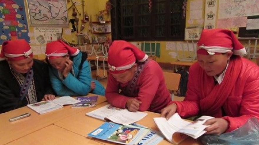 Ethnic women learn to read, write in free class