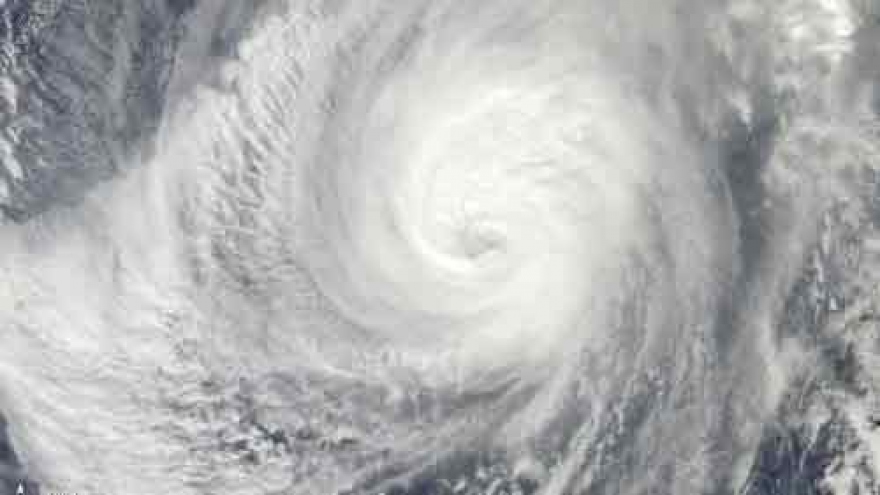 Typhoon Nida hits south China