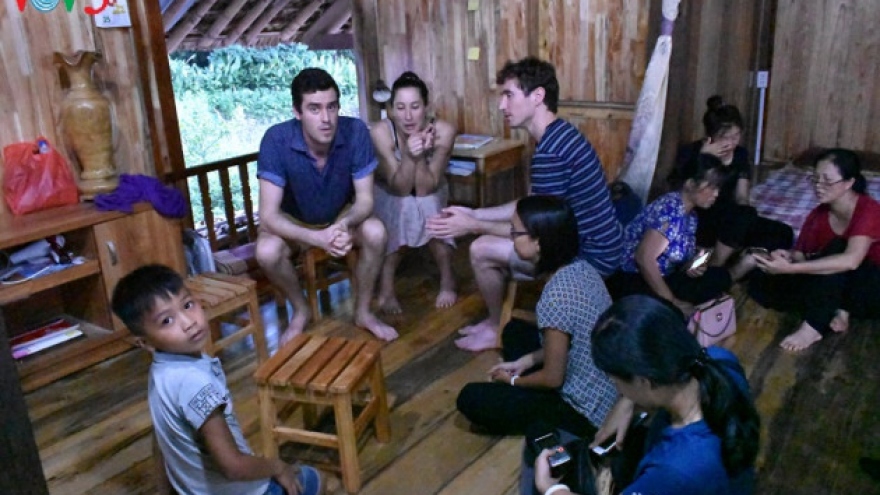 Homestay tourism boosts income of Tay people
