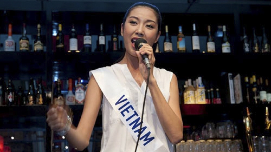 Thuy Van sings at Miss International 2015