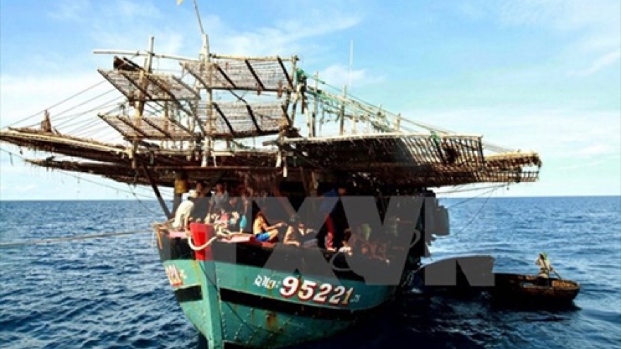 Phu Yen hands over Filipino fishermen