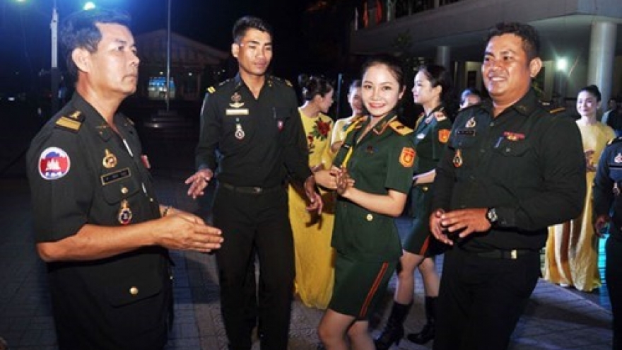 Vietnamese, Cambodian young military officers strengthen ties