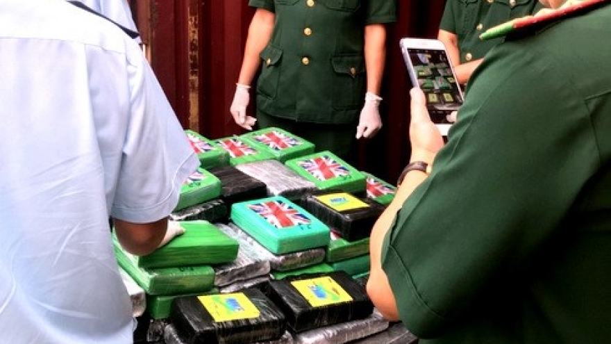 100 cakes of heroin detected in imported scrap container