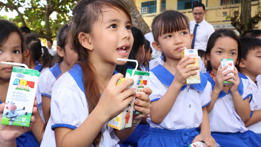 Lack of milk blamed for 'stunted' Vietnamese children