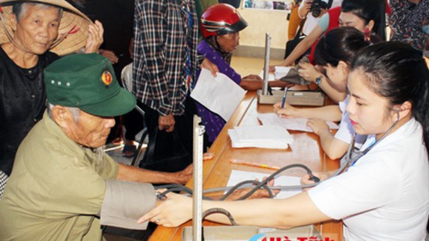Free health check-ups for poor people in Ha Tinh
