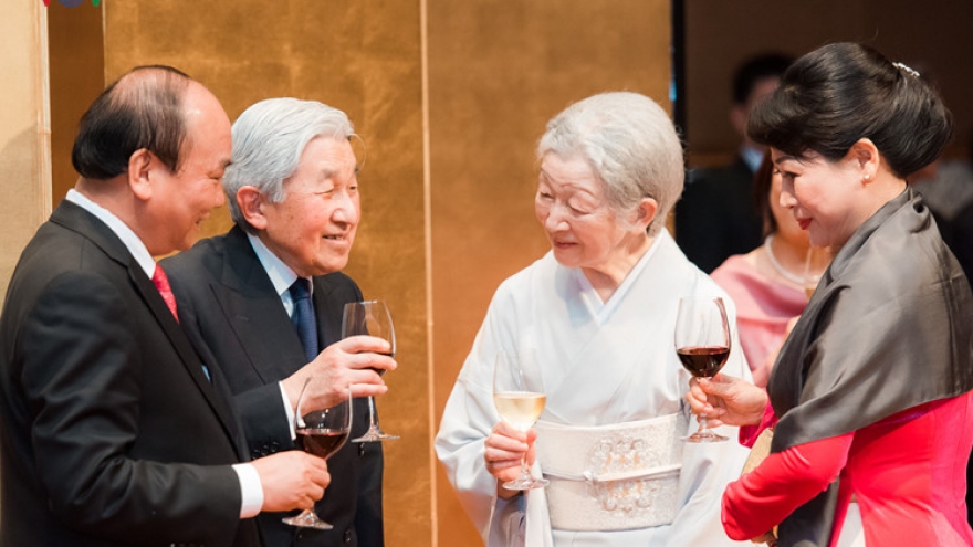 Japanese Emperor, Empress attend Embassy banquet 