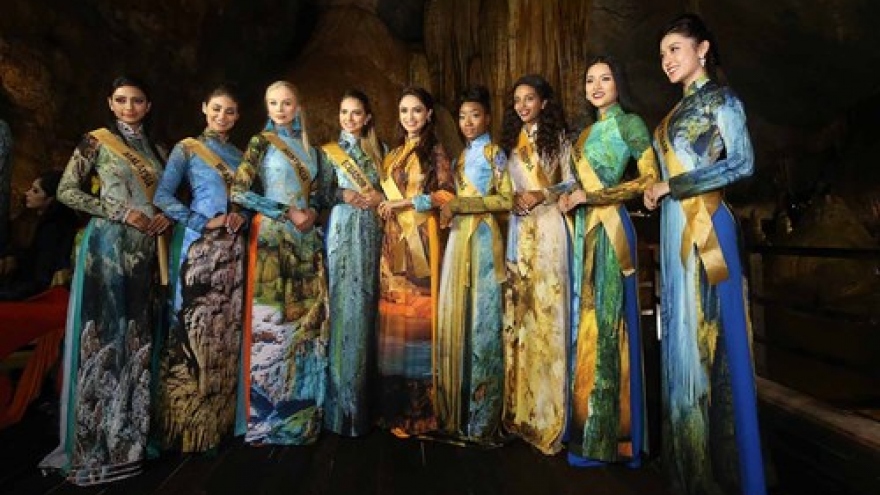 Miss Grand International contestants in traditional Vietnamese dress