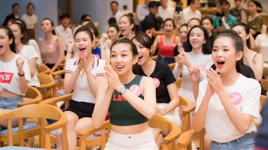 Miss Vietnam contestants cheer World Cup opening match