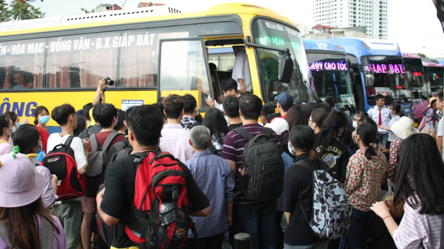 Thousands of people return home to celebrate National Day 