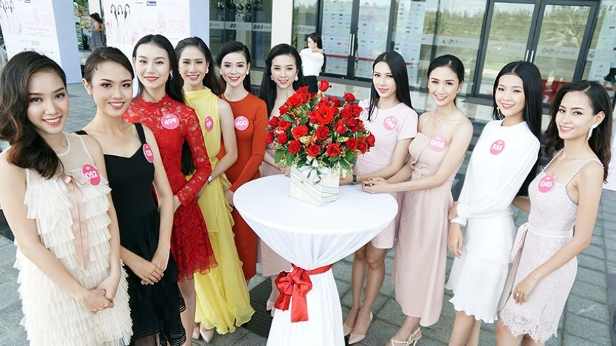 Miss Vietnam southern contestants take on charity work 