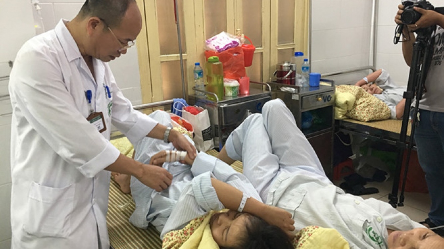 Dengue fever sweeps Hanoi, hospitals struggle to cope