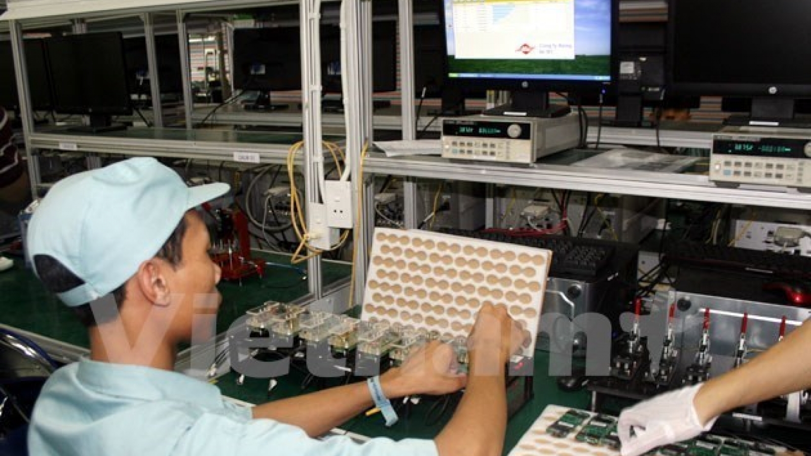 APEC science prize 2017 awarded in Hanoi