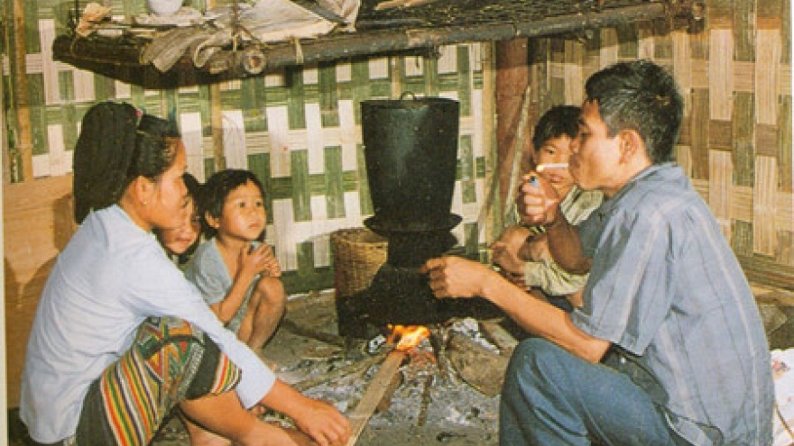 O Du ethnic people in Nghe An province trying to preserve their mother tongue