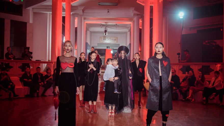 Thu Thuy struts Hanoi catwalk