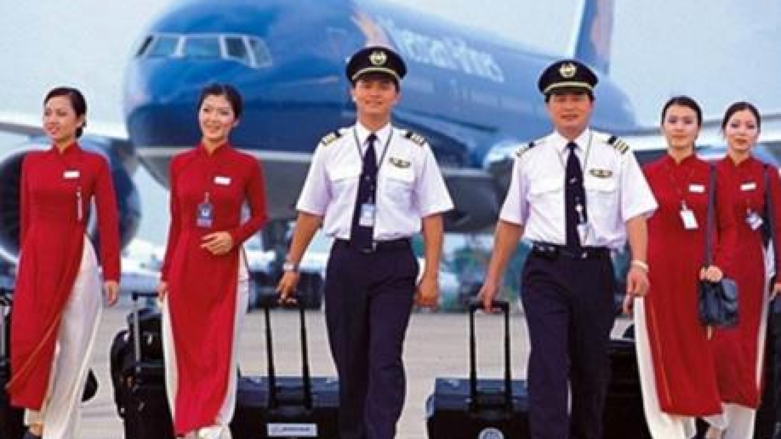 First group of Vietnamese cadet pilots graduate in Australia