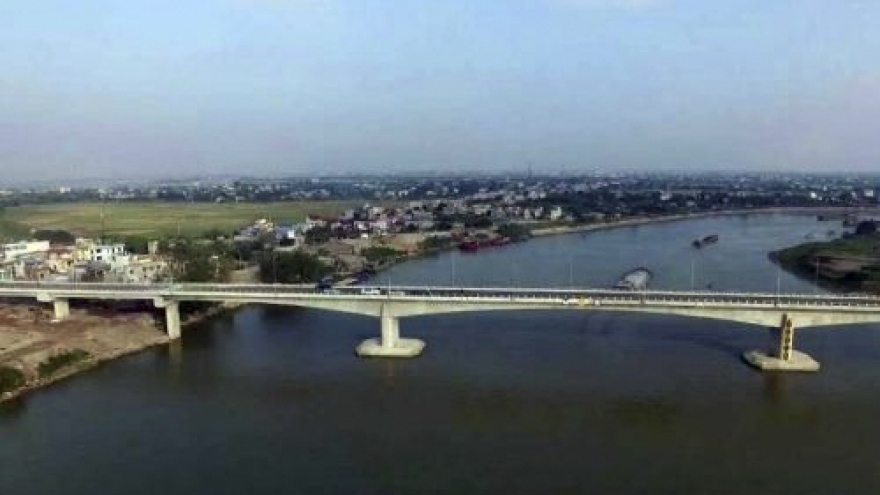 Deputy PM cuts ribbon to open bridge in Nam Dinh