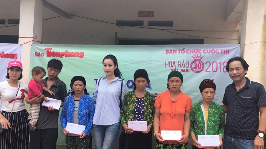 My Linh brings relief aid to flood victims in northern localities