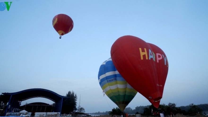 Hot-air balloon provides stunning views of southern villages