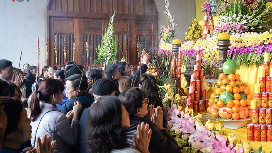 Pilgrims flock to Yen Tu Buddhist spring festival 