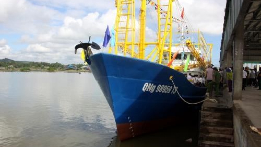 More steel ship handed over to Quang Ngai fisherman