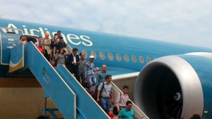 Vietnam Airlines offers free tickets to excellent students