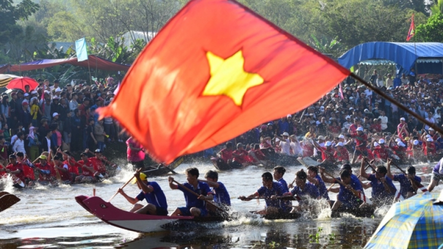 Boat racing festival in Hue welcomes new year