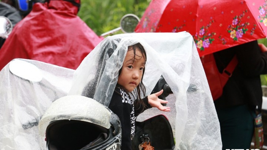 People stranded in heavy rain as huge landslides hit Lai Chau 