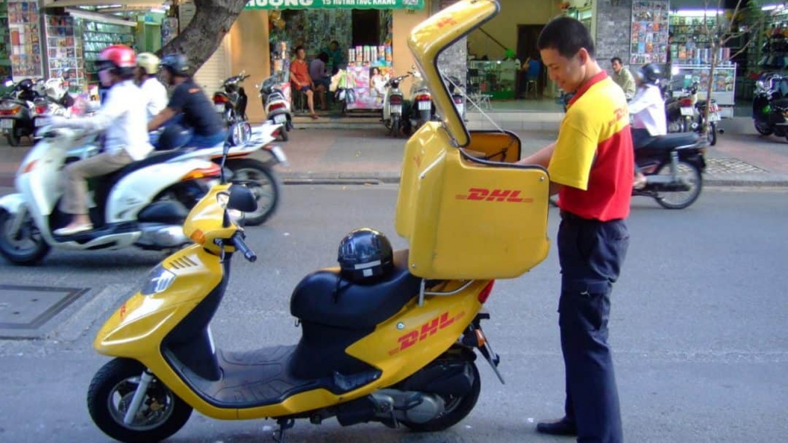 Big players vie for Vietnam’s delivery market share