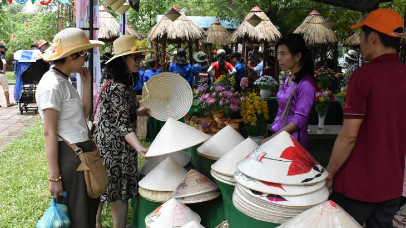 Rural market, a community tourist attraction in Thua Thien Hue