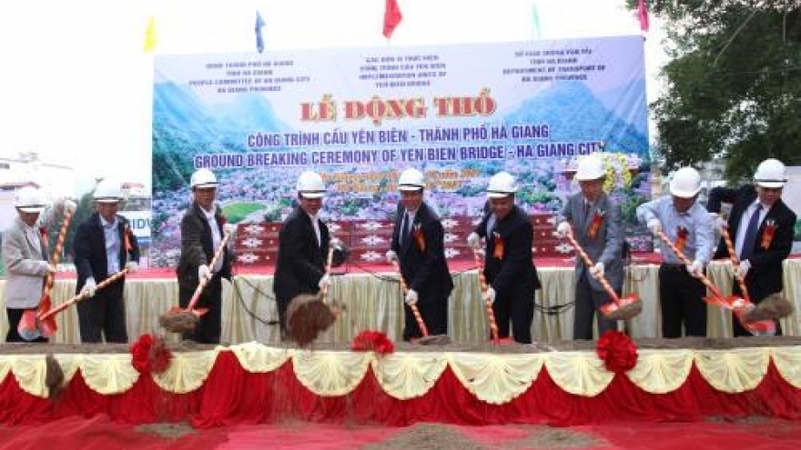 Ha Giang expands bridge construction to ease traffic jam