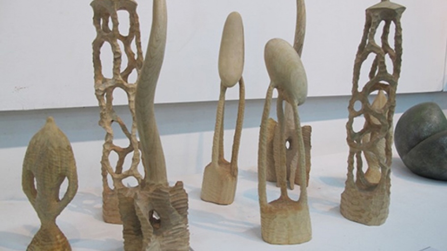 Int’l painting and sculpture exhibition ‘Silent talk’ opens in Hanoi