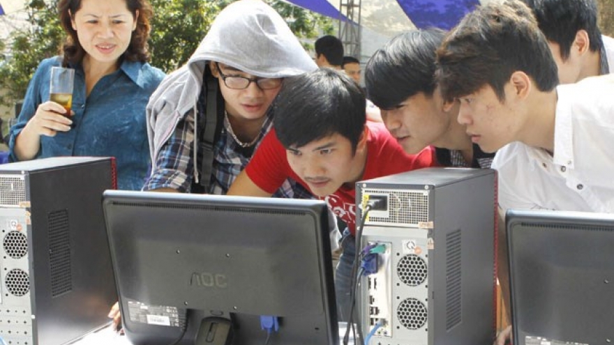 60 percent connected to the Internet in Vietnam