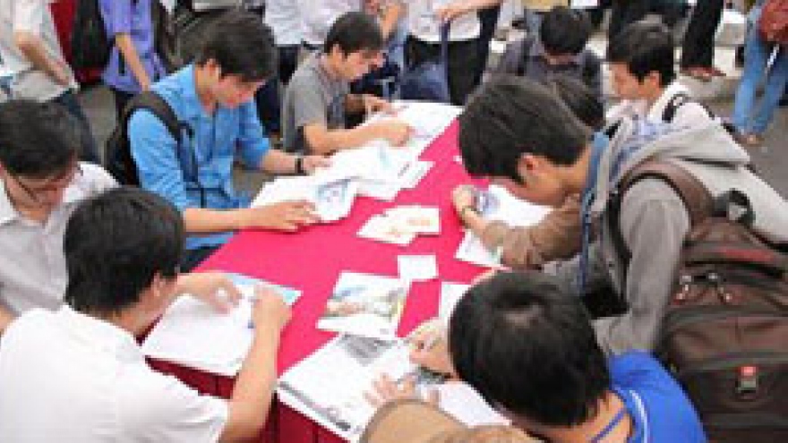 
        Korean workers find Vietnam job market lucrative
                              