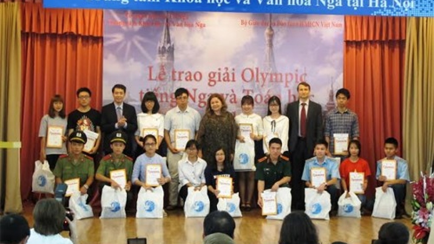 Russia honours Vietnamese Olympiad winners