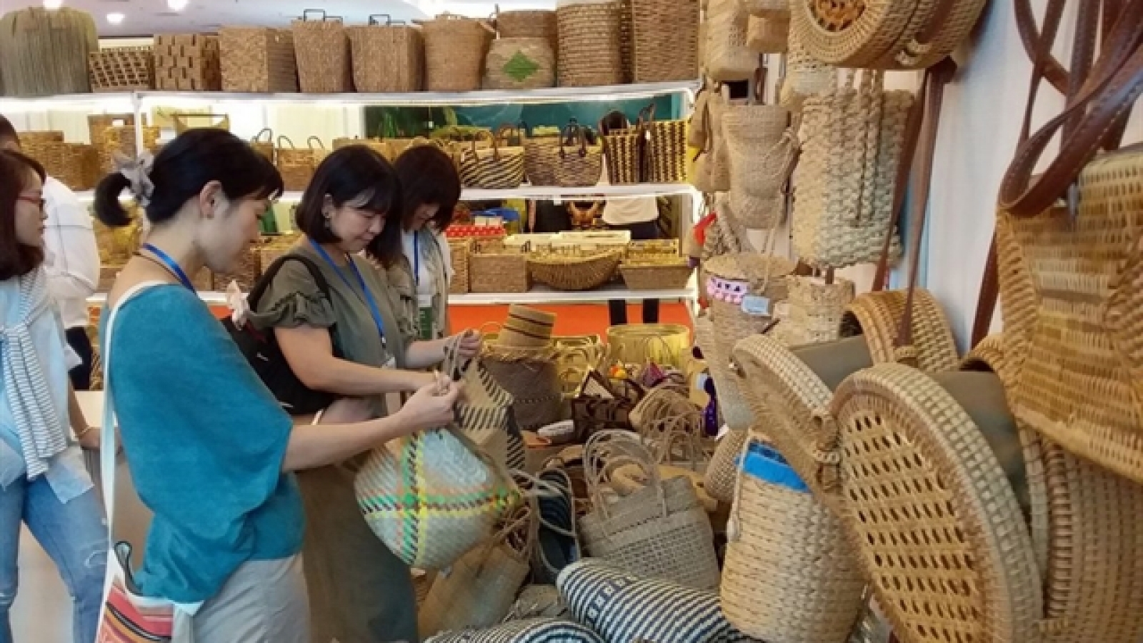 Fine art and handicraft exports surge in five months