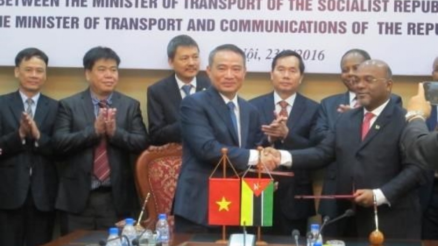 Vietnam, Mozambique intensify transport cooperation