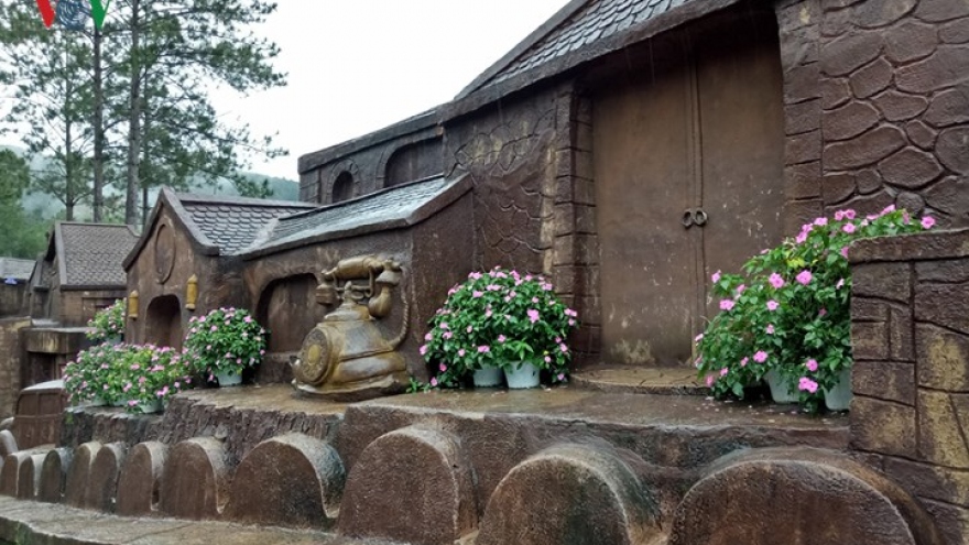 Clay tunnel – Da Lat’s model village