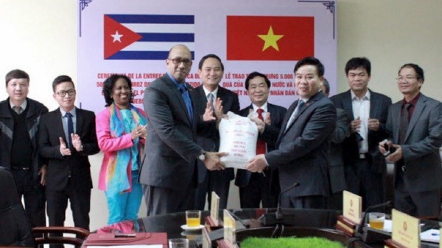 Vietnam gifts Cuba 5,000 tonnes of rice