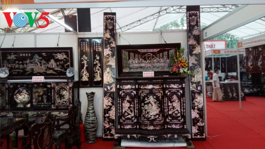 Mother-of-pearl inlay of Chuyen My village