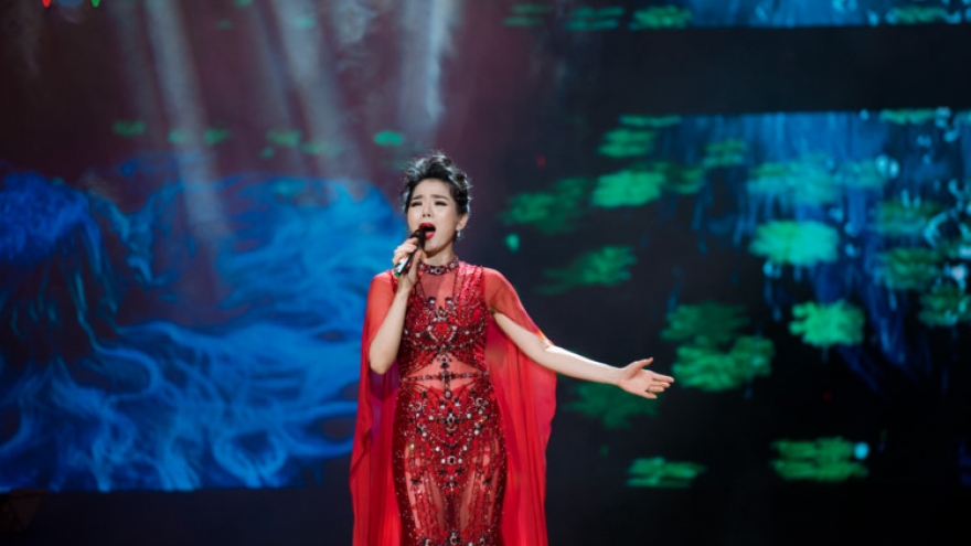 Le Quyen and Quang Dung take the Hanoi stage by storm