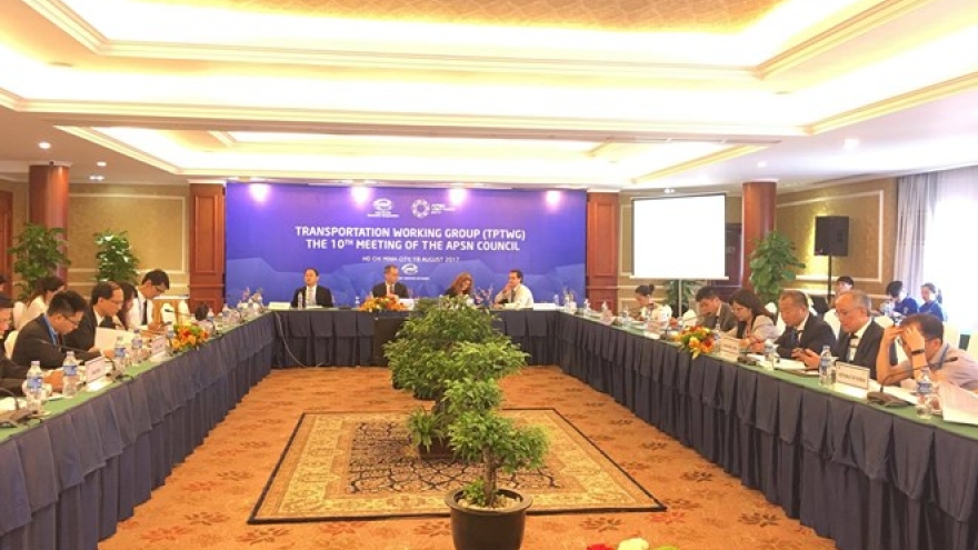 
        APEC economies discuss port services issues
                              