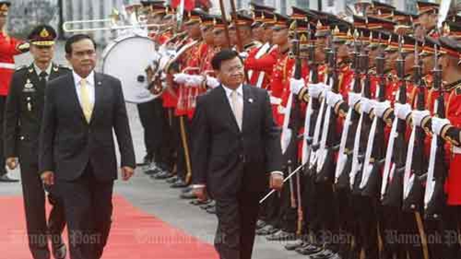 Thailand, Laos tighten bilateral ties