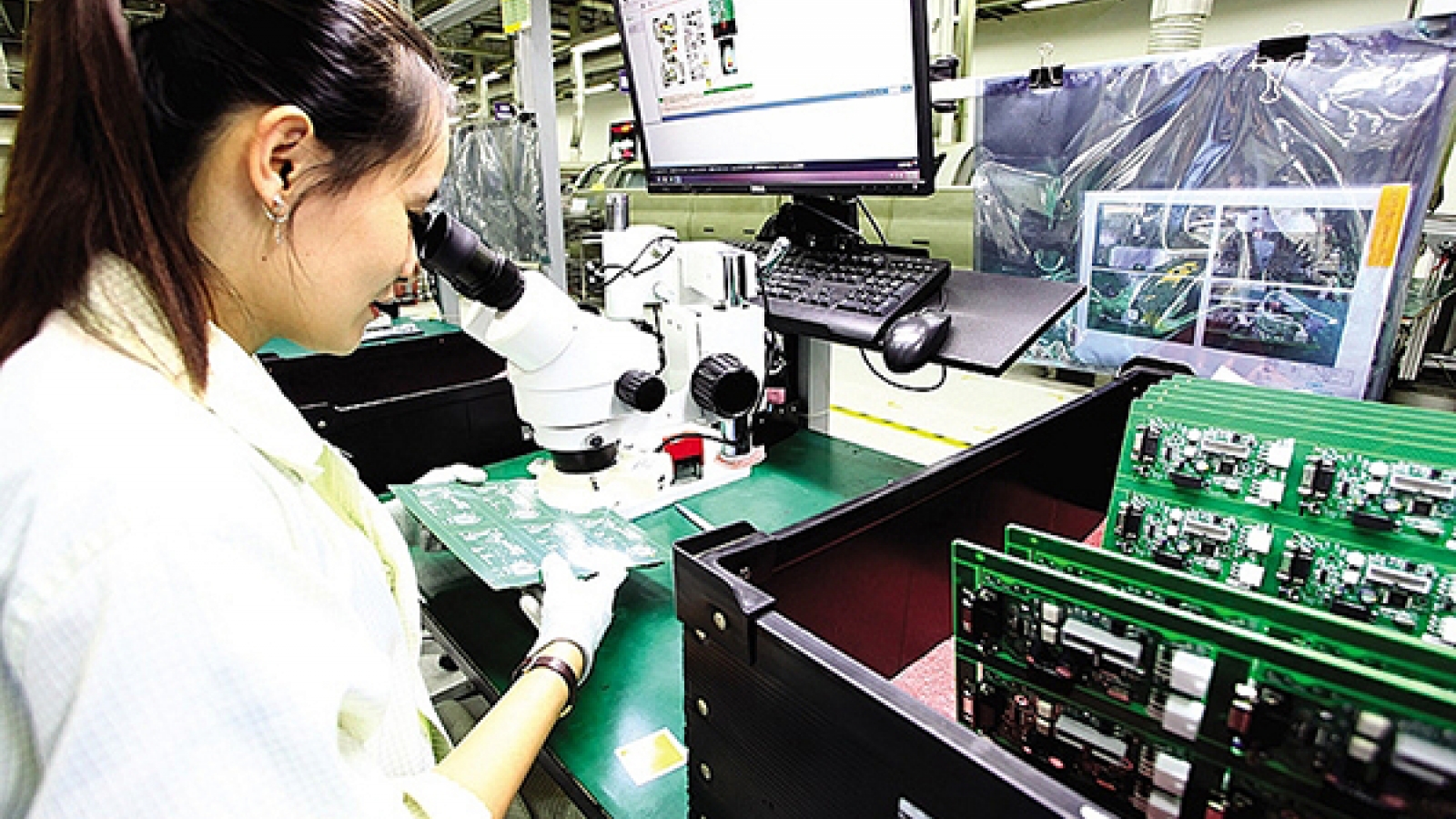 Foreign giants pull components manufacturers to Vietnam